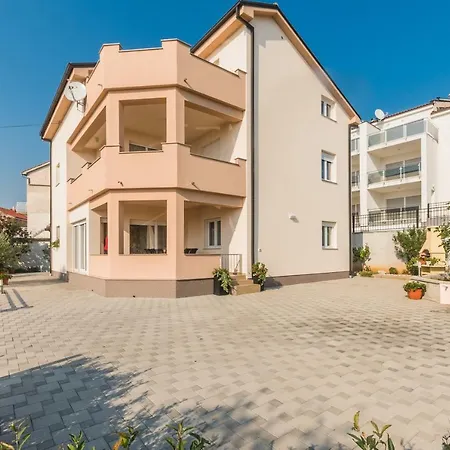 Klara Apartment *
